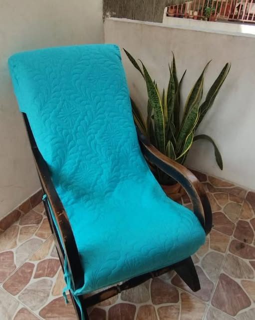 Silla con forro turquesa