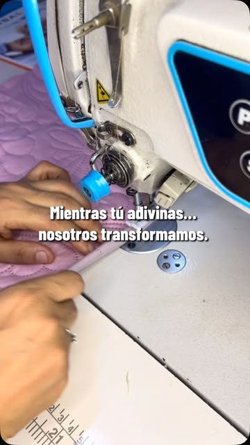 Detalle de confección en la máquina de coser